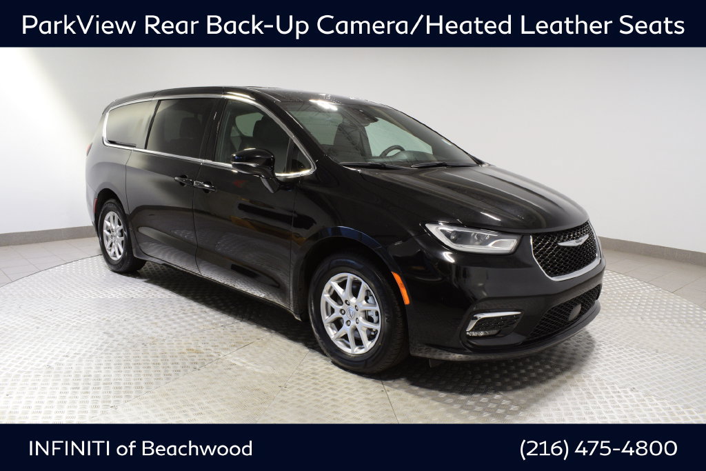 Used 2025 Chrysler Pacifica Select FWD image 1