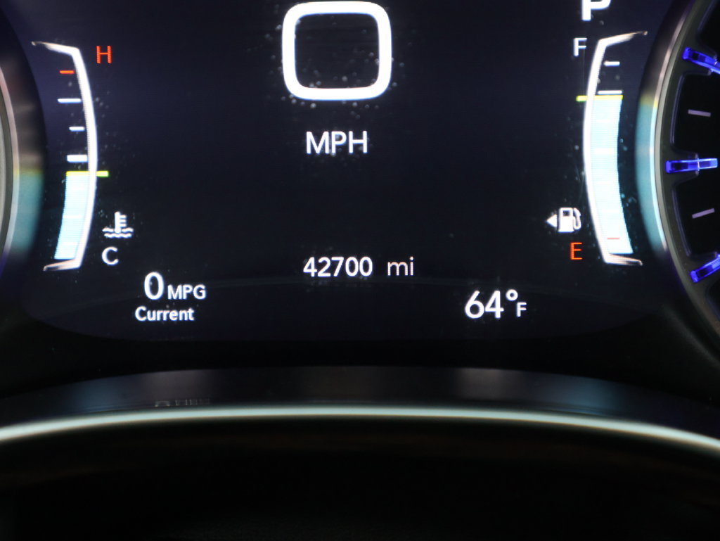 Used 2023 Chrysler Pacifica Limited FWD image 24