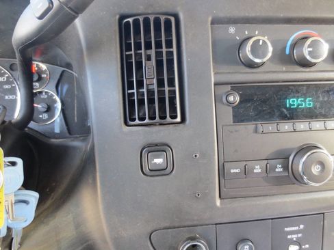 Used 2014 Chevrolet Express 2500 image 16