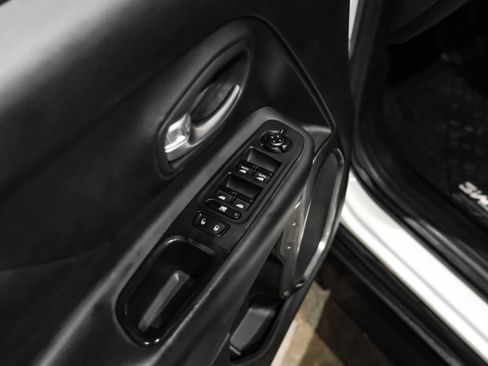 Used 2018 Jeep Renegade Limited w/ Advanced Technology Group AWD/4WD image 40