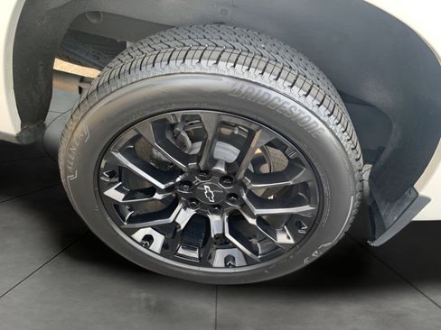 Used 2023 Chevrolet Silverado 1500 High Country w/ High Country Premium Package AWD/4WD image 26