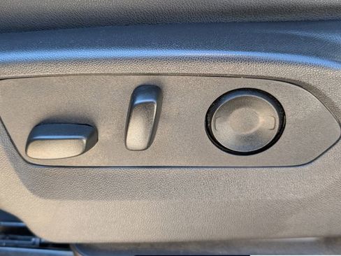 Used 2025 GMC Sierra 1500 SLT image 12