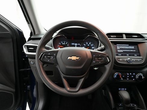 Used 2022 Chevrolet TrailBlazer LT w/ Driver Confidence Package image 4