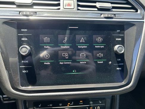 Used 2022 Volkswagen Tiguan SE R-Line AWD/4WD image 12