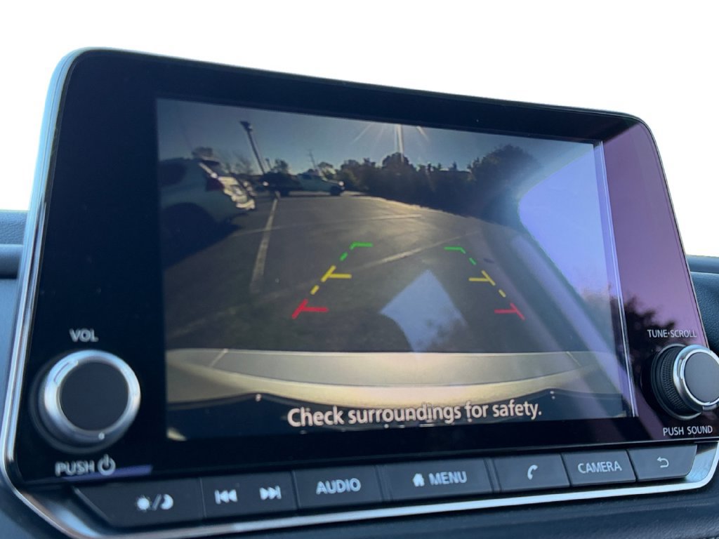 Used 2025 Nissan Rogue SV AWD/4WD image 16