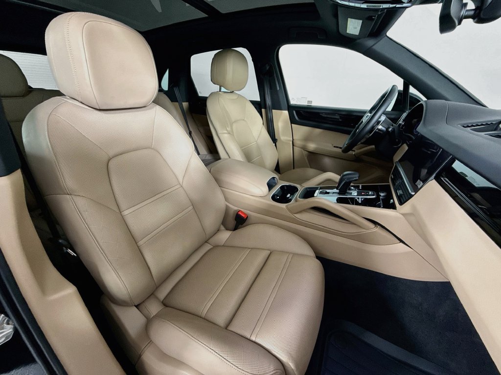 Certified 2023 Porsche Cayenne AWD/4WD image 30