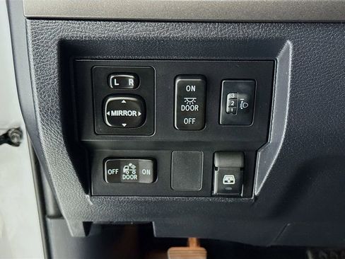 Used 2017 Toyota Tundra SR5 w/ TRD Off Road Package image 10