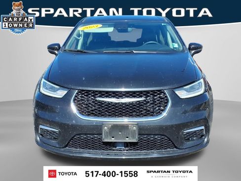 Used 2023 Chrysler Pacifica Touring-L FWD image 2