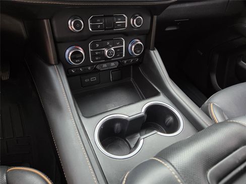 Used 2023 GMC Yukon AT4 w/ AT4 Premium Package AWD/4WD image 13