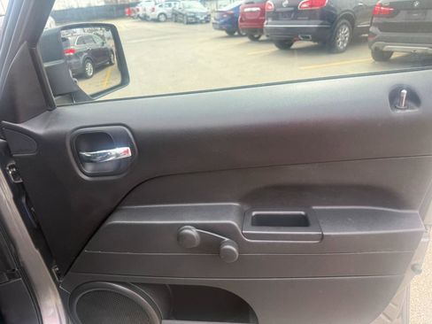 Used 2014 Jeep Patriot Sport image 14