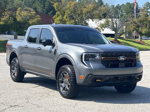 Used 2025 Ford Maverick Tremor AWD/4WD image 3