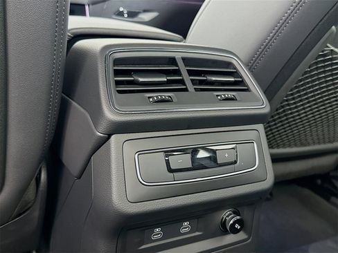 Certified 2025 Audi A6 2.0T Premium image 26