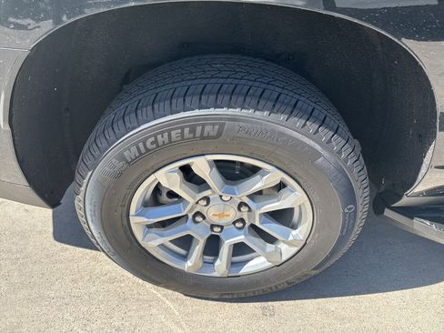 Used 2026 Chevrolet Suburban LT image 21