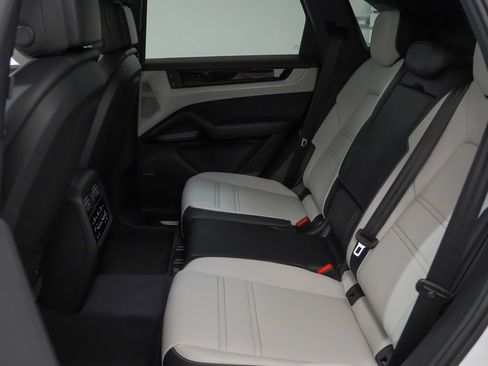 Certified 2026 Porsche Cayenne S AWD/4WD image 18