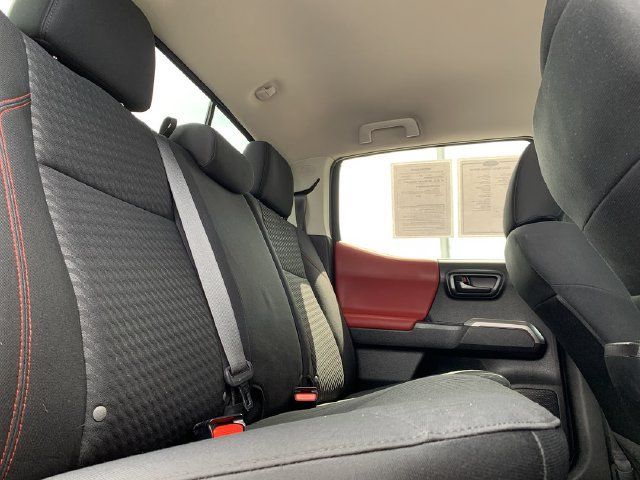 Certified 2022 Toyota Tacoma SR5 AWD/4WD image 34