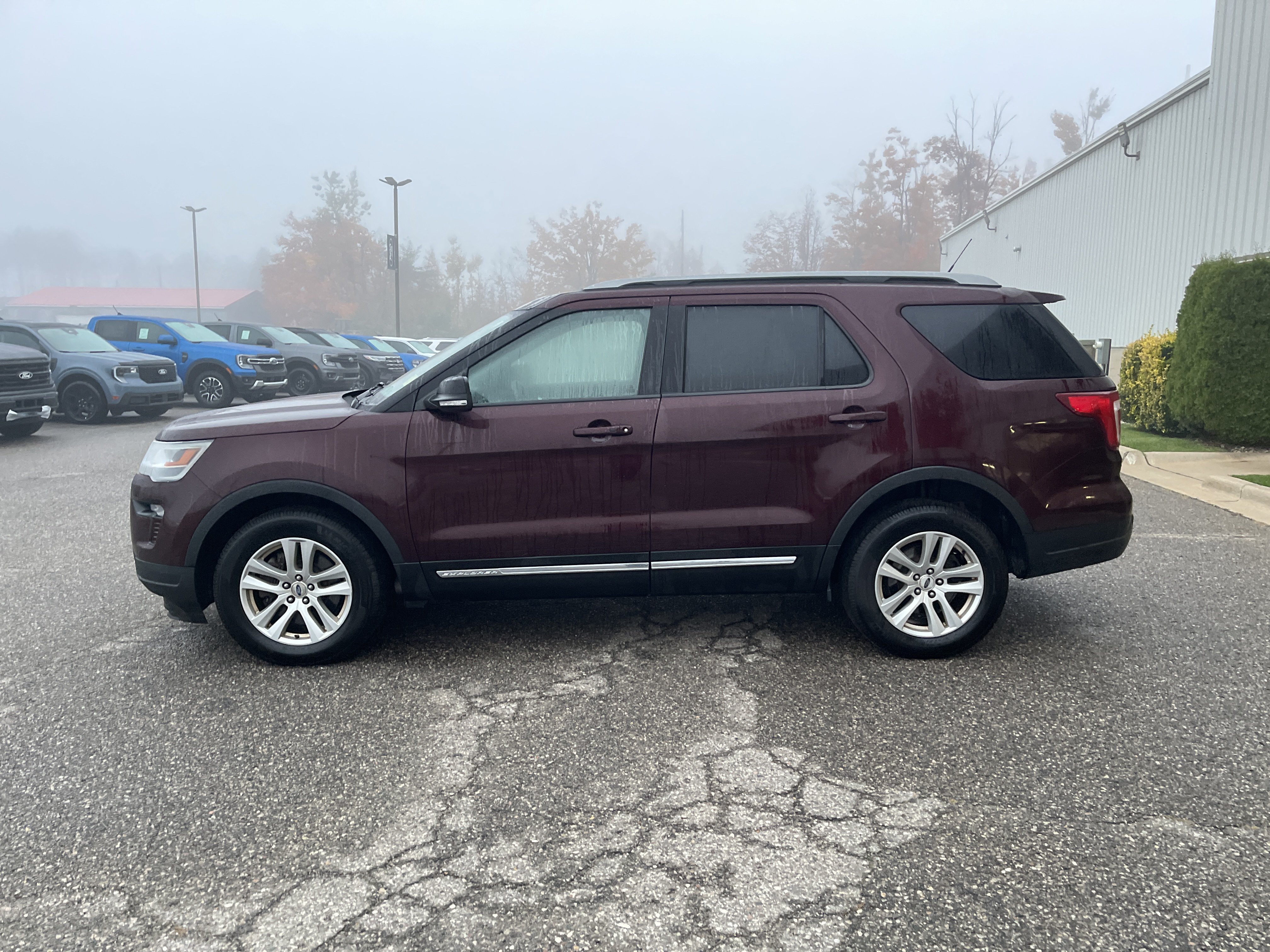 Used 2018 Ford Explorer XLT w/ Equipment Group 201A AWD/4WD image 7