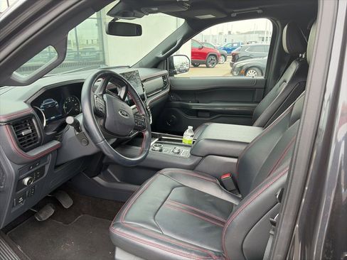 Used 2022 Ford Expedition Limited image 4