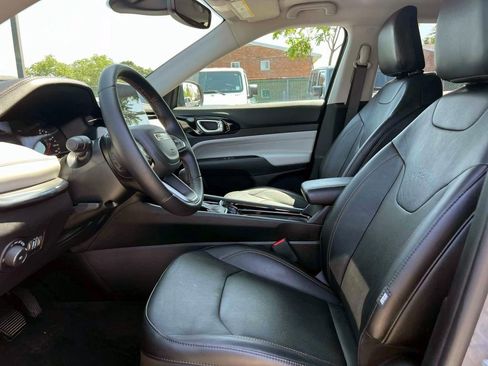 Certified 2022 Jeep Compass Limited image 11