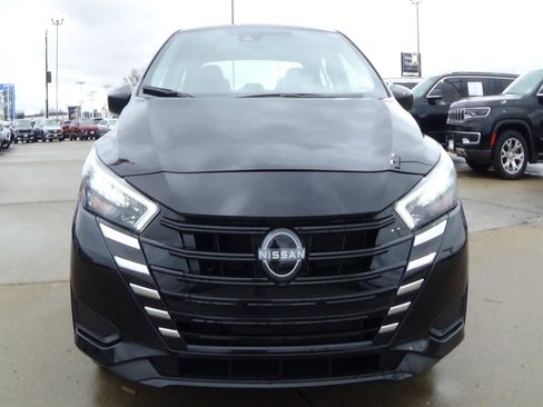 Used 2025 Nissan Versa SV FWD image 3