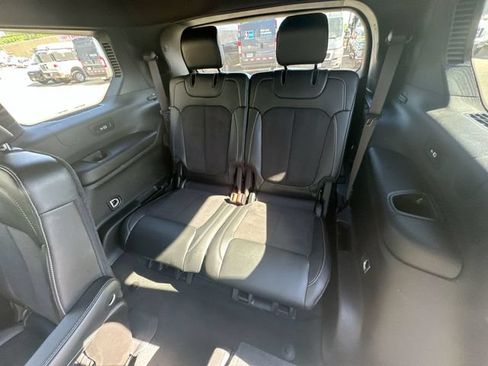 Used 2024 Jeep Grand Cherokee L Altitude AWD/4WD image 25