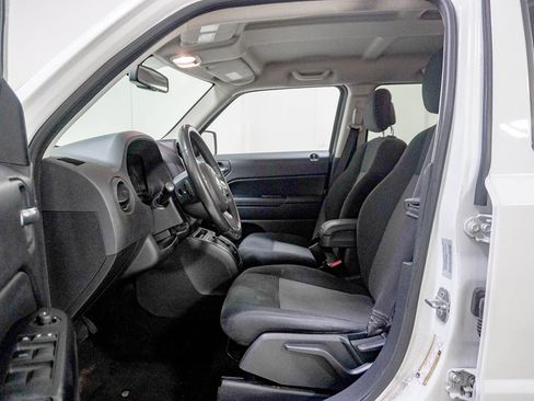 Used 2015 Jeep Patriot Latitude AWD/4WD image 18