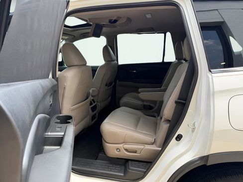 Used 2019 Honda Pilot Touring image 19