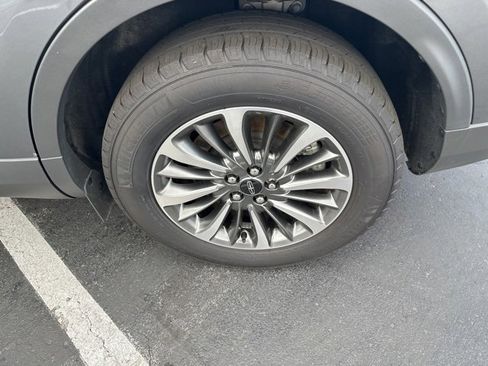 Used 2022 Lincoln Nautilus Reserve image 24