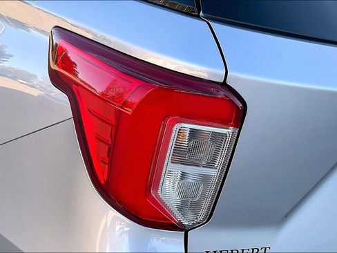 Used 2020 Ford Explorer XLT w/ Equipment Group 202A image 29