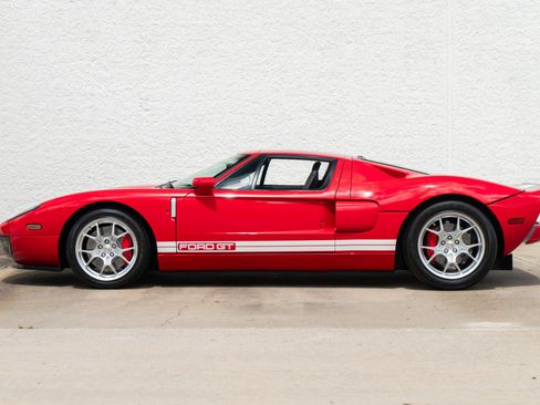 Used 2005 Ford GT RWD image 9