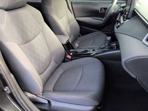 Used 2022 Toyota Corolla LE image 20