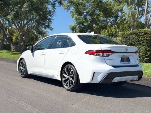 Used 2022 Toyota Corolla SE image 3