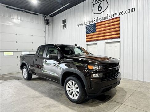 Used 2019 Chevrolet Silverado 1500 Custom w/ Custom Value Package AWD/4WD image 1