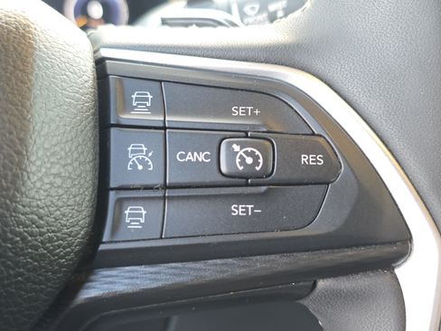 Used 2023 Jeep Grand Cherokee L Laredo RWD image 27