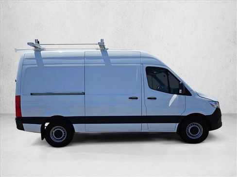 Used 2022 Mercedes-Benz Sprinter 2500 image 4