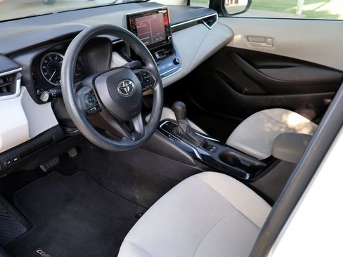 Used 2022 Toyota Corolla LE FWD image 4