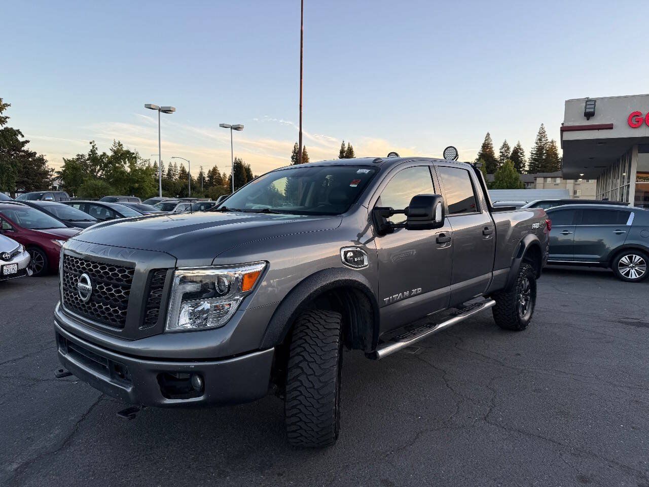 Used 2019 Nissan Titan PRO-4X AWD/4WD image 3