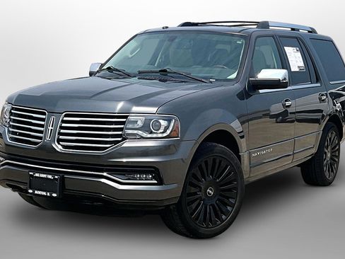 Used 2015 Lincoln Navigator 4WD w/ Equipment Group 101A Reserve image 13