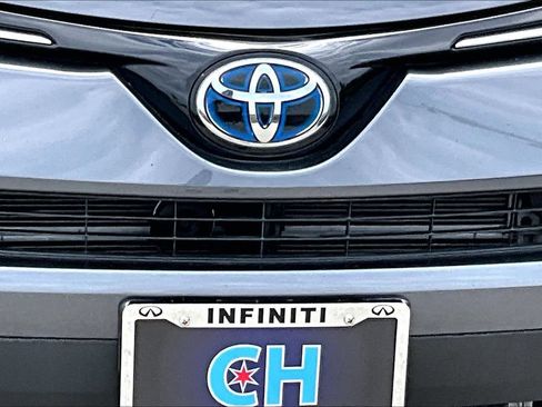 Used 2018 Toyota RAV4 XLE AWD/4WD image 12