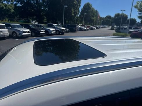 Used 2020 Toyota Highlander XLE FWD image 11