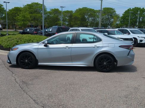 Used 2023 Toyota Camry SE AWD/4WD image 5