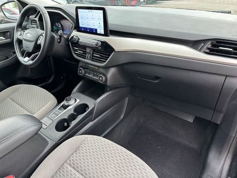 Used 2021 Ford Escape SE w/ Cold Weather Package image 9