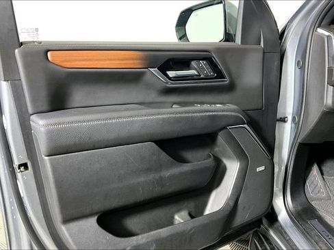 Used 2025 GMC Yukon Denali AWD/4WD image 18