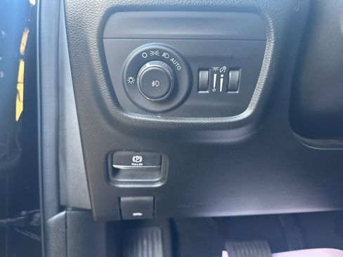 Used 2024 Jeep Grand Cherokee Overland image 13