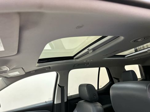 Used 2019 Chevrolet Traverse LT w/ LT Premium Package AWD/4WD image 6