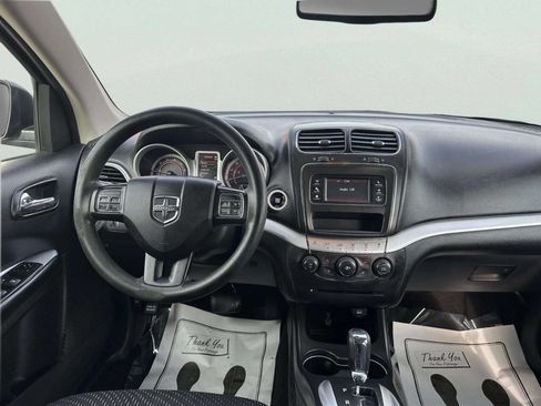 Used 2018 Dodge Journey SXT image 19