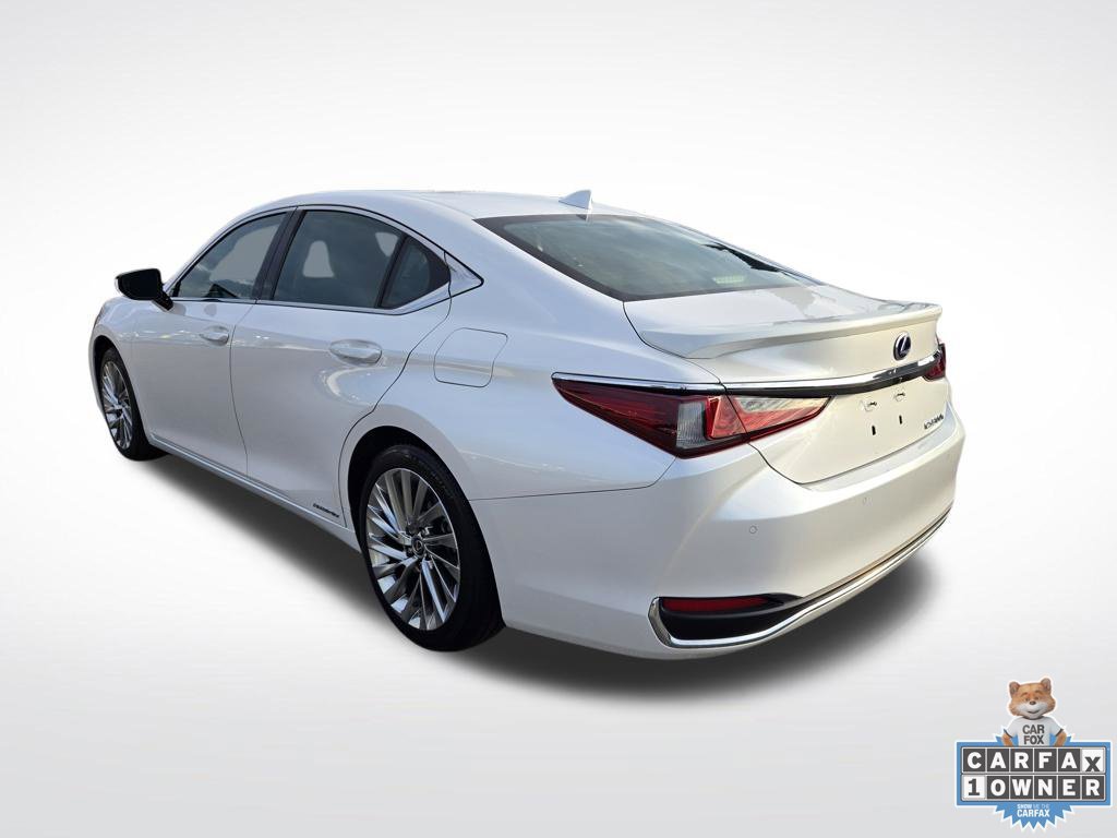 Used 2021 Lexus ES 300h Ultra Luxury w/ Accessory Package FWD image 5