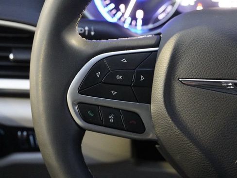 Used 2024 Chrysler Pacifica Touring-L image 26