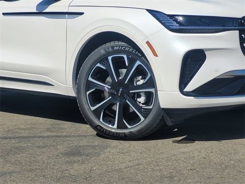 New 2026 Lincoln Nautilus Reserve image 2