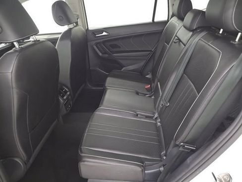 Used 2023 Volkswagen Tiguan SE AWD/4WD image 9