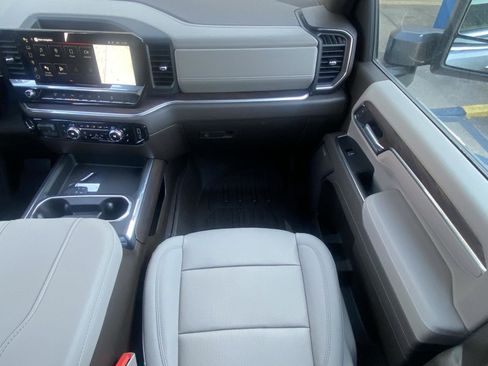 New 2026 GMC Sierra 2500 SLT image 18